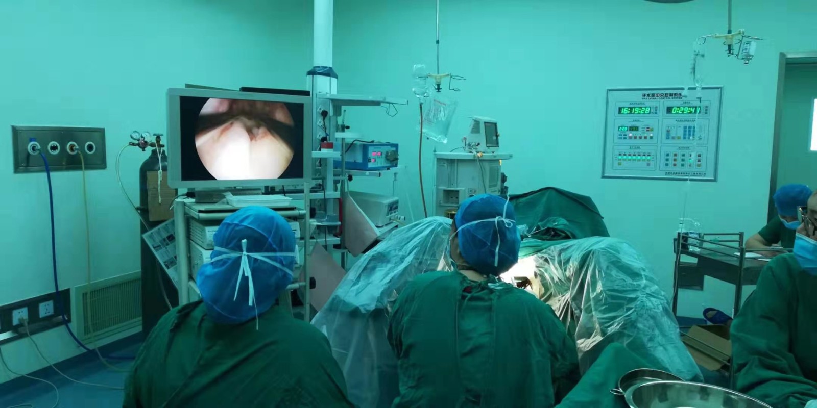 盘州中医院首例腹腔镜下子宫肌瘤手术顺利完成 - 盘州市中医医院